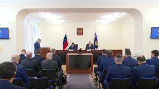 Губернатор Денис Паслер обсудил работу сферы ЖКХ Среднего Урала