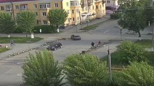 Автовладелец и велосипедист не поделили дорогу на улице Чкалова