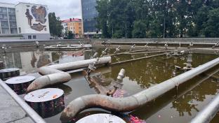 Фонтан на площади Победы в Первоуральске закрыли на техническое обслуживание