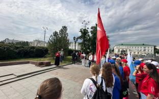 В День России, 12 июня, в десятках муниципальных образований Свердловской области одновременно пройдут церемонии возложения цветов к памятникам, мемориалам и обелискам