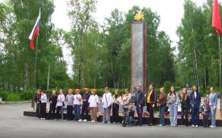 Исторические места Свердловской области в День России посетили сотни волонтёров