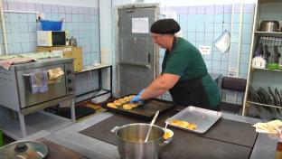 Человек, благодаря которому дети сыты и полны энергии