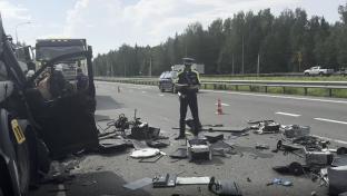 В серьёзном ДТП погиб водитель «ГАЗели», который врезался в стоящий на обочине грузовик