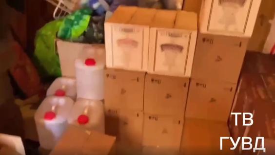 Около 1,5 тысячи литров суррогата и более 8,5 тысячи пачек немаркированных сигарет