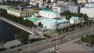 Губернатор Свердловской области Денис Паслер поздравил школьников, студентов, педагогов и родителей с Днём знаний