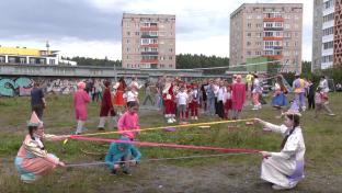Необычный футбол и жетоны в обмен на сладости