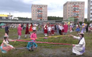 Необычный футбол и жетоны в обмен на сладости