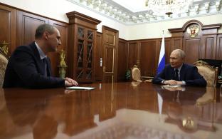 Губернатор Свердловской области Денис Паслер поздравил президента РФ Владимира Путина с днём рождения, отметив, что под руководством главы государства страна укрепляет свою мощь и сохраняет традиции