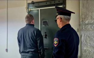 В Первоуральске будут судить 30-летнего мужчину, обвиняемого в пособничестве телефонным мошенникам