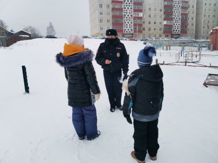 Полицейские Первоуральска проводят профмероприятия «Безопасный двор»
