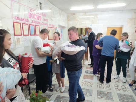 В Первоуральском перинатальном центре прошла торжественная выписка новорожденных